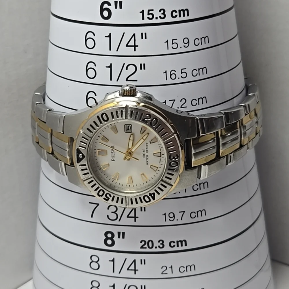 Womens Pulsar VX82-X310 Diver Style Date Watch Gold Silver Two Toned New Battery